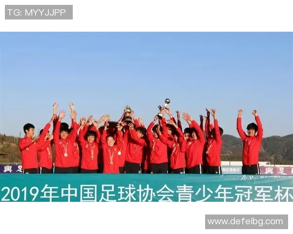 足球明星与中国舞女孩的精彩瞬间展现青春活力与文化魅力